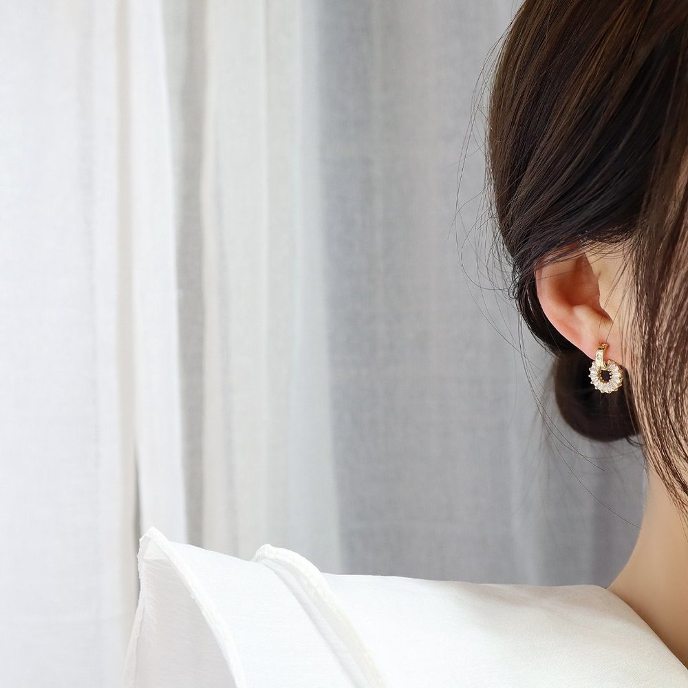 NEW 14K Gold Plated Diamond Circle Earrings a - Picture 2 of 3